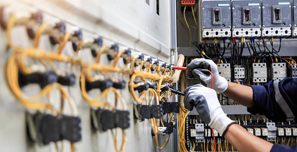 Professional Electrician technician working in Ste. Genevieve, MO